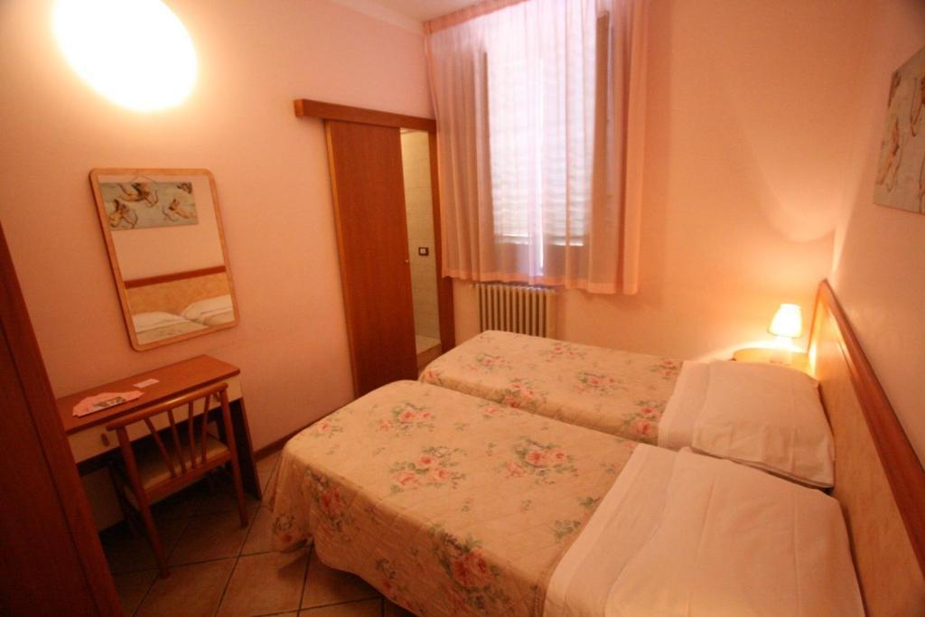 Hotel Venezia Montecatini Terme Szoba fotó